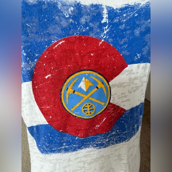 🏀 Denver Nuggets Women’s Tee – Blue84 – Medium – Distressed Flag Logo - Picture 6 of 6